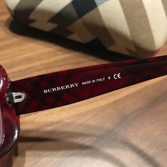 Burberry red sunglasses frame & case - Picture 3 of 6